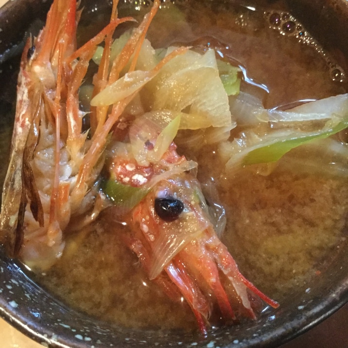 ひと味違う焼き海老だし味噌汁 1度で2度美味しい レシピ 作り方 By にゃんきちまる 楽天レシピ